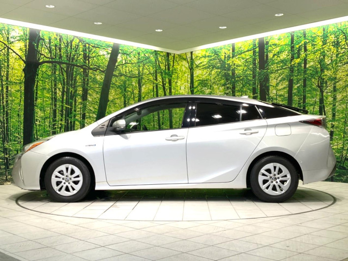 2017 Toyota Prius DAA-ZVW50 (UW-6a1f9c08770ea)[17]