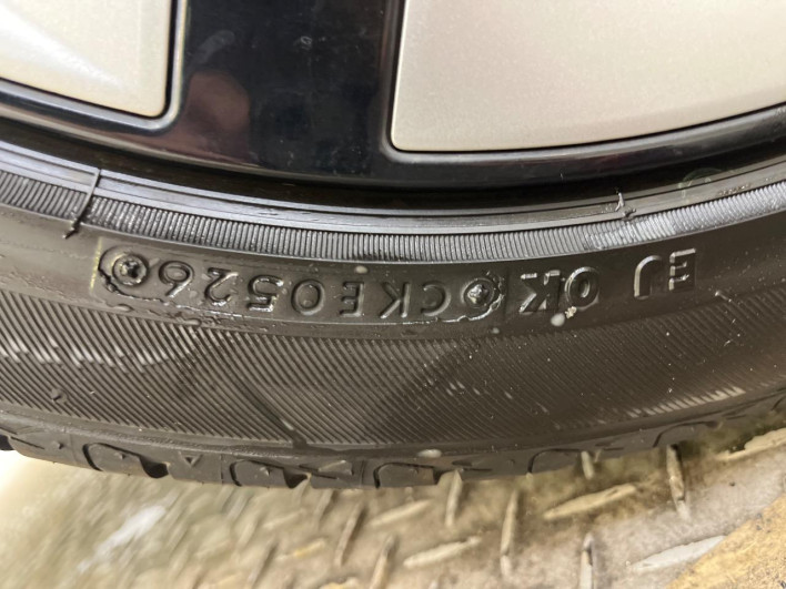 2018 Toyota Prius PHV DLA-ZVW52 (UW-6a1f9c0d9b45e)[9]