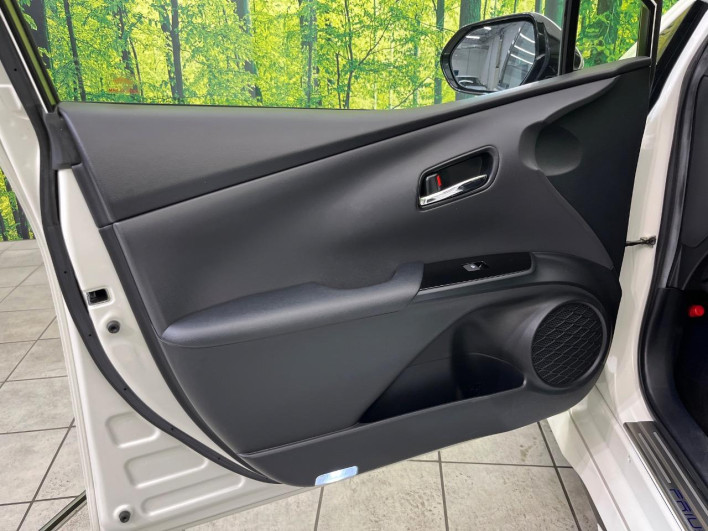 2018 Toyota Prius PHV DLA-ZVW52 (UW-6a1f9c0e0633f)[19]