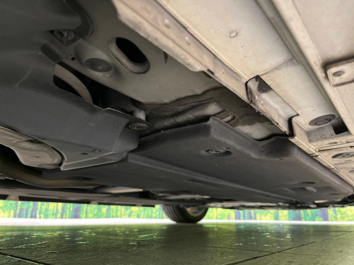 2018 Toyota Prius PHV DLA-ZVW52 (UW-6a1f9c0e0633f)[25]