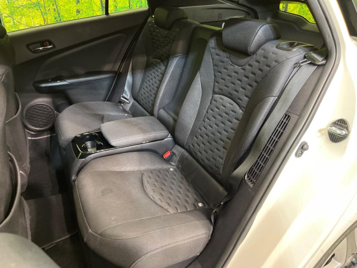 2018 Toyota Prius PHV DLA-ZVW52 (UW-6a1f9c0e0633f)[21]