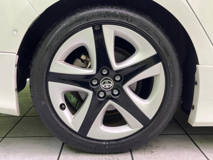 2018 Toyota Prius PHV DLA-ZVW52 (UW-6a1f9c0e0633f)[16]