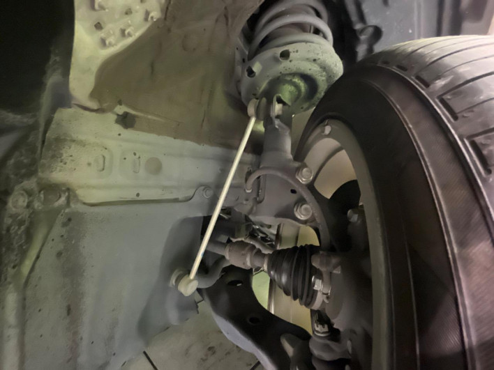 2018 Toyota Prius PHV DLA-ZVW52 (UW-6a1f9c0e0633f)[12]