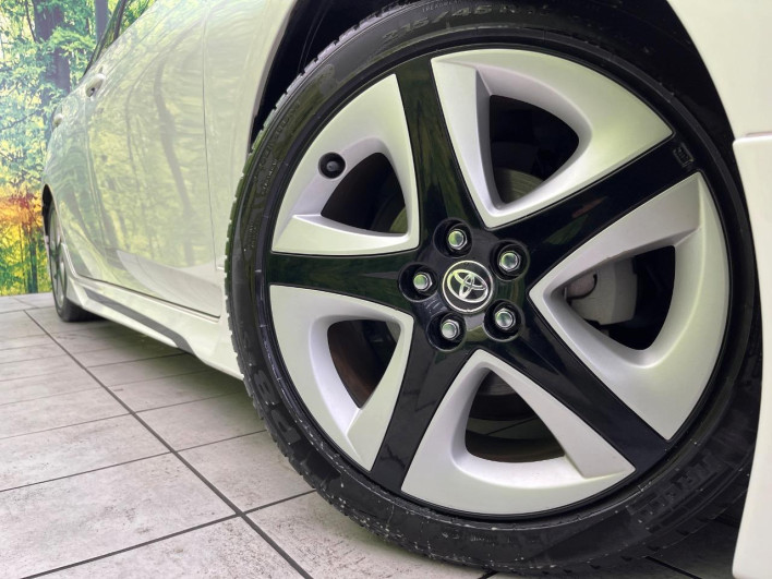 2018 Toyota Prius PHV DLA-ZVW52 (UW-6a1f9c0e0633f)[17]
