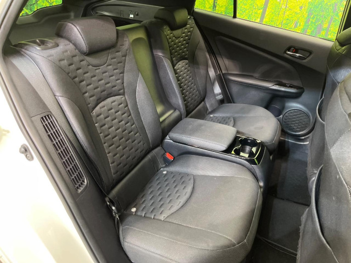 2018 Toyota Prius PHV DLA-ZVW52 (UW-6a1f9c0e0633f)[29]