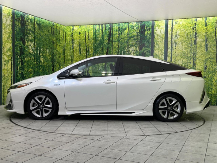 2018 Toyota Prius PHV DLA-ZVW52 (UW-6a1f9c0e0633f)[11]