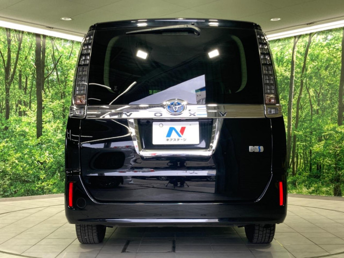 2014 Toyota Voxy DAA-ZWR80G (UW-6a1f9c13b4ca4)[10]