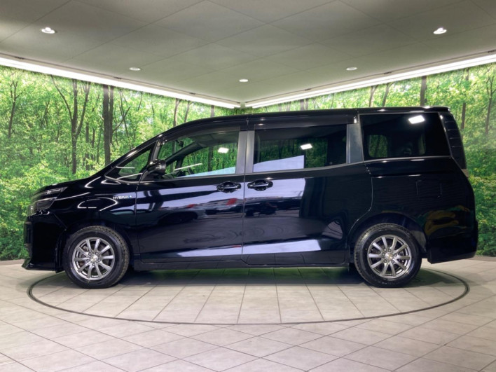 2014 Toyota Voxy DAA-ZWR80G (UW-6a1f9c13b4ca4)[14]