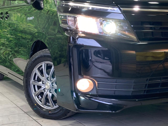 2014 Toyota Voxy DAA-ZWR80G (UW-6a1f9c13b4ca4)[18]