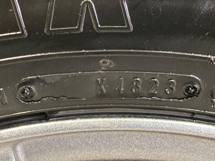 2014 Toyota Voxy DAA-ZWR80G (UW-6a1f9c13b4ca4)[17]