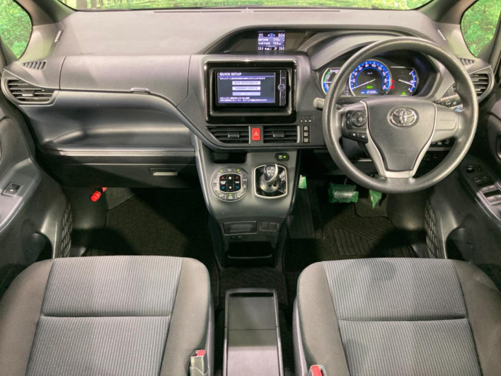 2014 Toyota Voxy DAA-ZWR80G (UW-6a1f9c13b4ca4)[29]