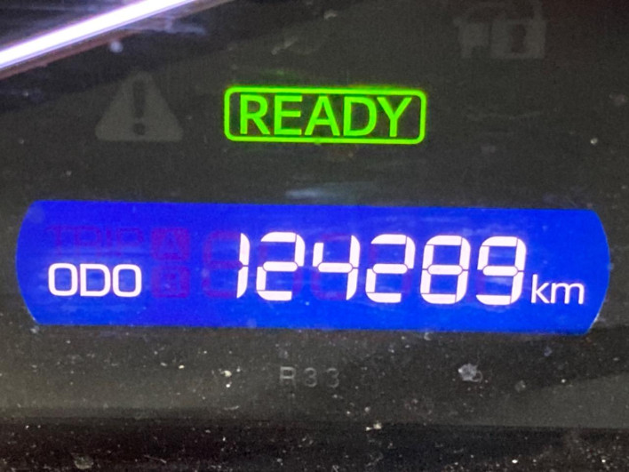 2014 Toyota Voxy DAA-ZWR80G (UW-6a1f9c13b4ca4)[2]