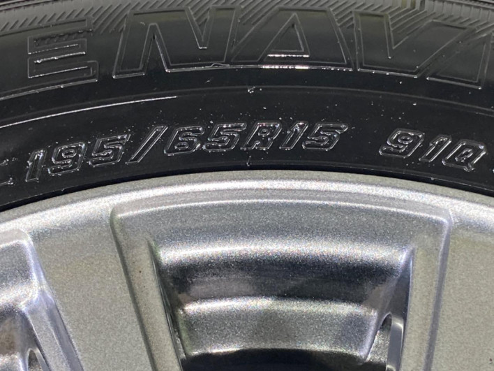 2014 Toyota Voxy DAA-ZWR80G (UW-6a1f9c13b4ca4)[16]