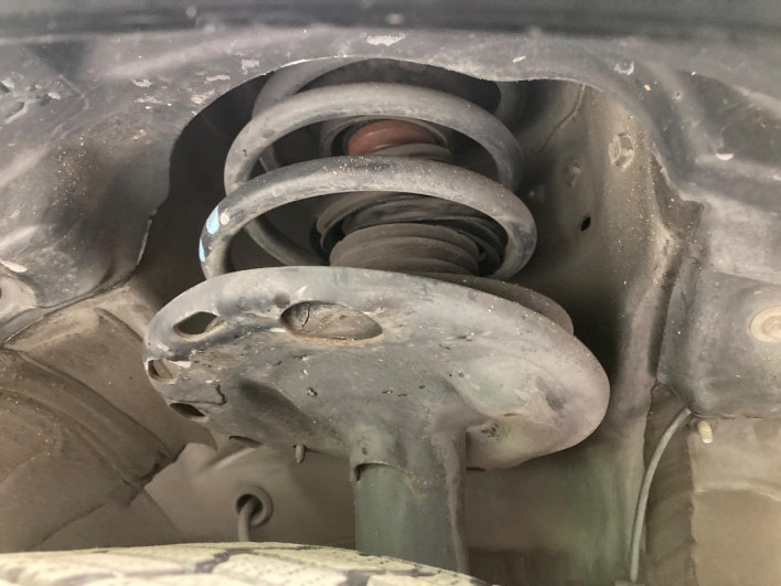 2014 Toyota Voxy DAA-ZWR80G (UW-6a1f9c13b4ca4)[4]
