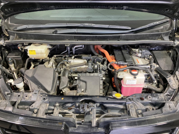 2014 Toyota Voxy DAA-ZWR80G (UW-6a1f9c13b4ca4)[5]