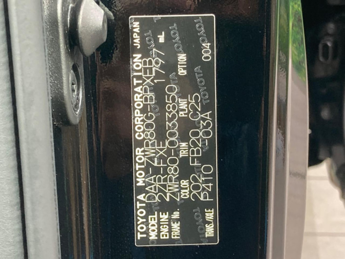 2014 Toyota Voxy DAA-ZWR80G (UW-6a1f9c13b4ca4)[1]