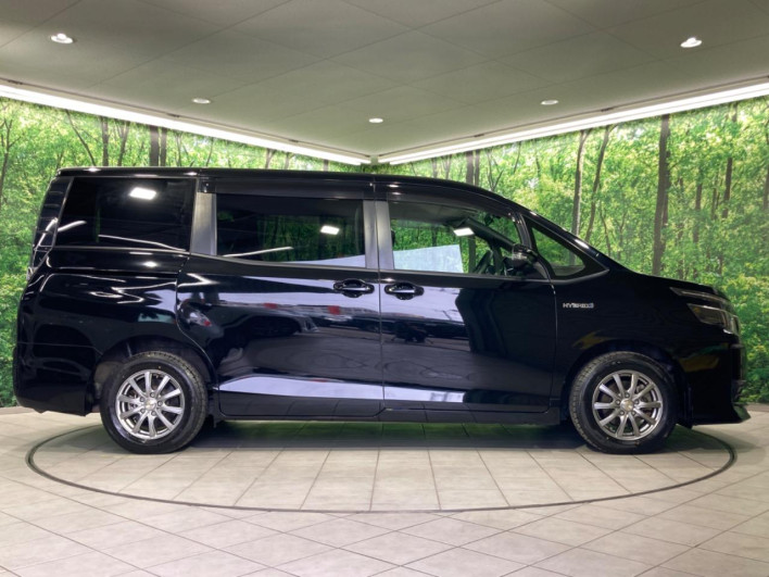 2014 Toyota Voxy DAA-ZWR80G (UW-6a1f9c13b4ca4)[8]