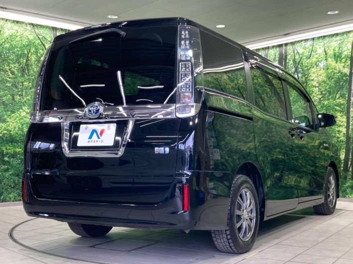 2014 Toyota Voxy DAA-ZWR80G (UW-6a1f9c13b4ca4)[9]