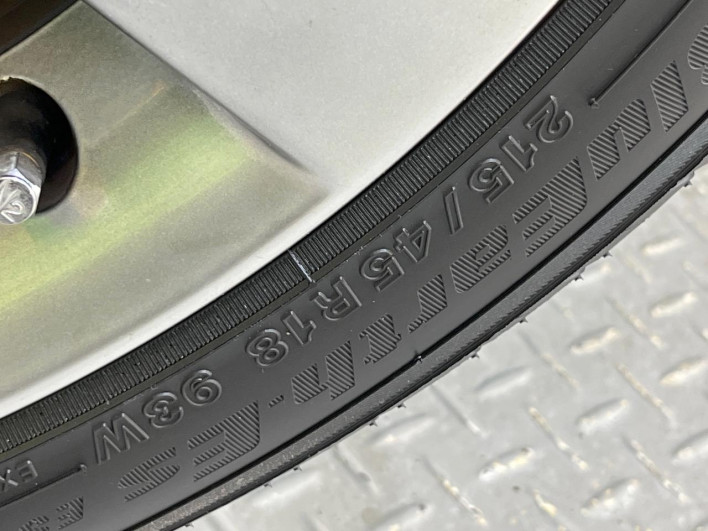 2015 Mazda Axela Sports LDA-BM2FS (UW-6a20ebe06ea40)[8]