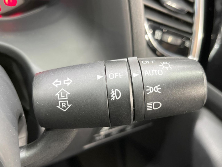 2015 Mazda Axela Sports LDA-BM2FS (UW-6a20ebe06ea40)[17]