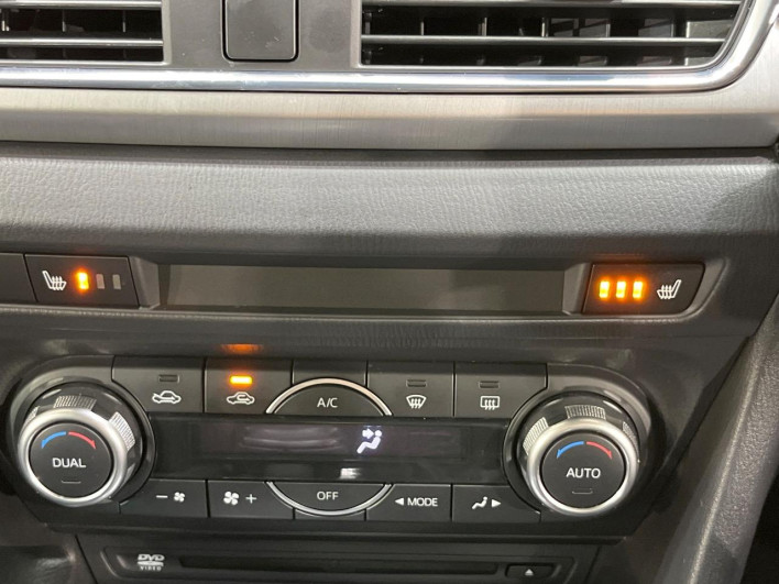 2015 Mazda Axela Sports LDA-BM2FS (UW-6a20ebe06ea40)[12]