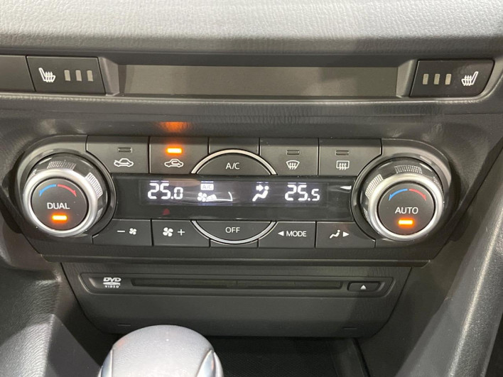 2015 Mazda Axela Sports LDA-BM2FS (UW-6a20ebe06ea40)[13]