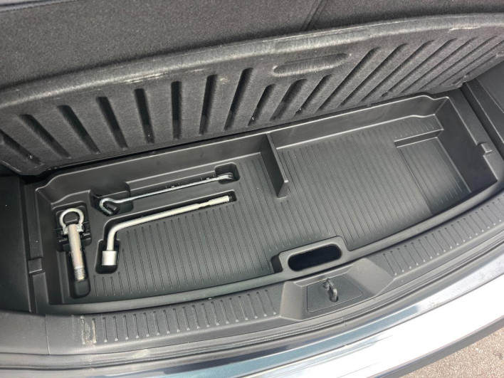 2010 Mazda Premacy DBA-CWEFW (UW-6a20ebe95a805)[13]