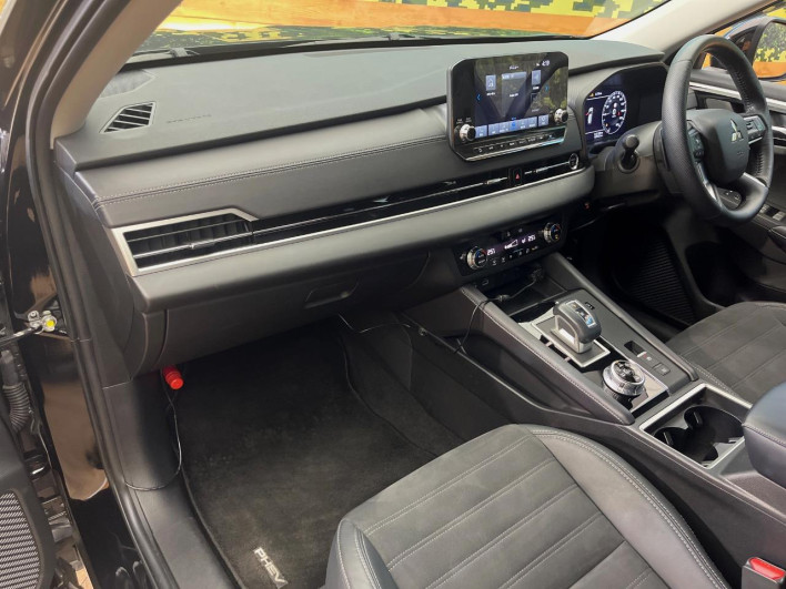 2023 Mitsubishi OUTLANDER PHEV 5LA-GN0W (UW-6a20ec170be44)[29]