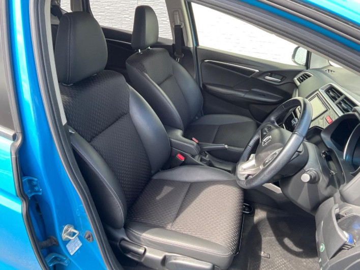 2015 Honda Fit Hybrid DAA-GP5 (UW-6a20ec18397fc)[21]