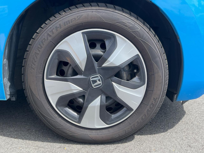 2015 Honda Fit Hybrid DAA-GP5 (UW-6a20ec18397fc)[11]