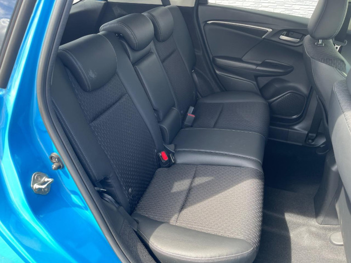 2015 Honda Fit Hybrid DAA-GP5 (UW-6a20ec18397fc)[23]