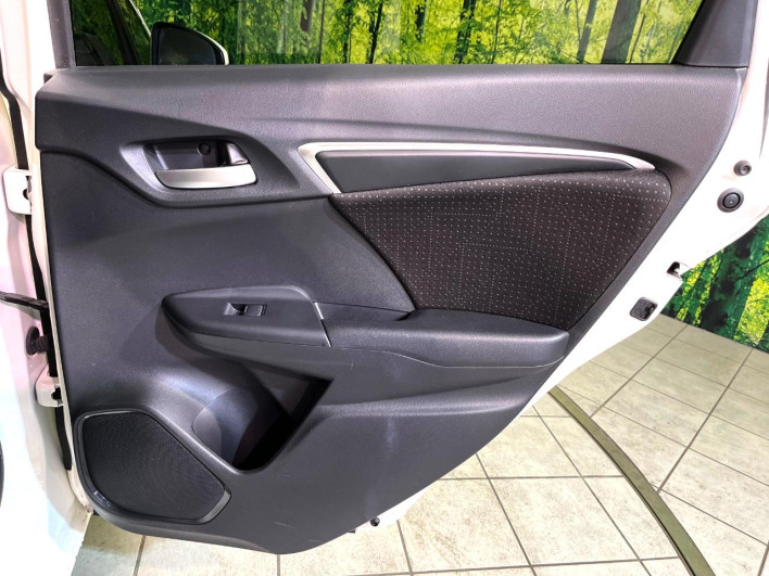 2013 Honda Fit Hybrid DAA-GP5 (UW-6a20ec1899df3)[26]