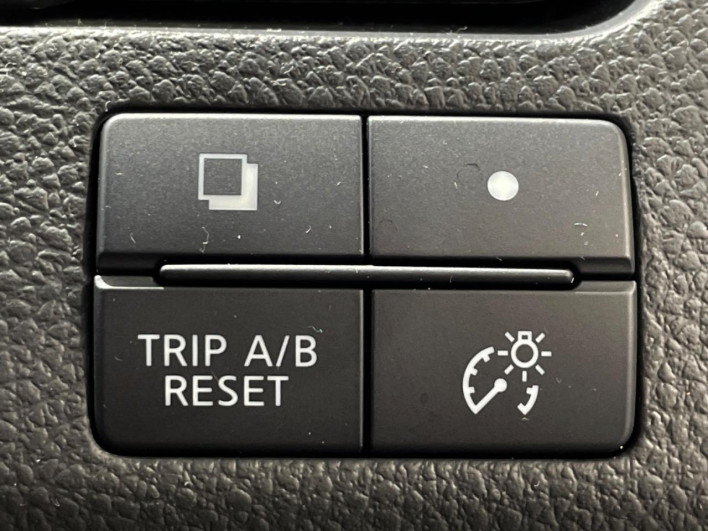 2015 Nissan Serena DAA-HFC26 (UW-6a20ec3663174)[24]