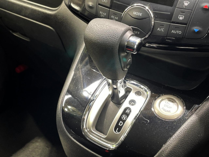 2015 Nissan Serena DAA-HFC26 (UW-6a20ec3663174)[27]