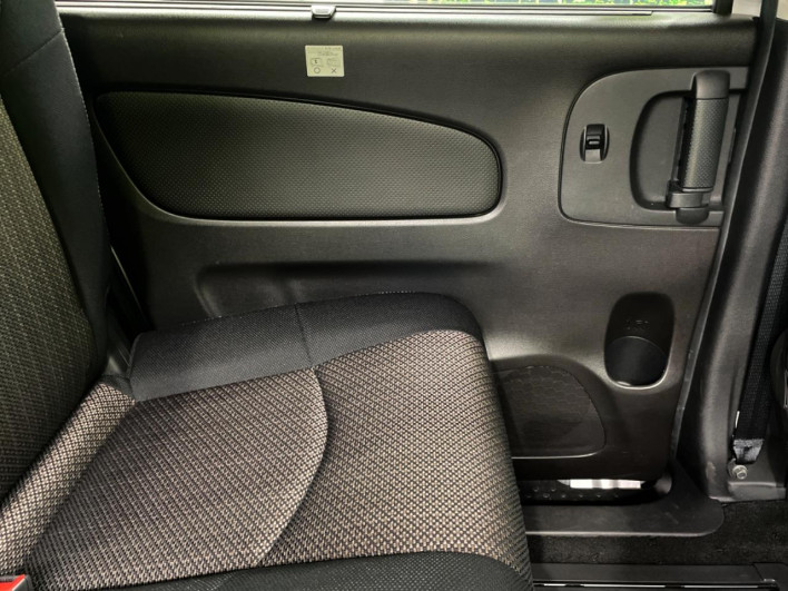2015 Nissan Serena DAA-HFC26 (UW-6a20ec3663174)[15]