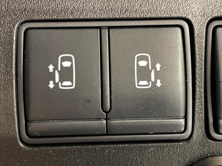 2015 Nissan Serena DAA-HFC26 (UW-6a20ec3663174)[25]