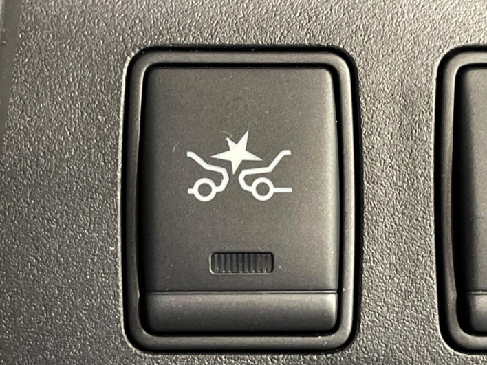 2015 Nissan Serena DAA-HFC26 (UW-6a20ec3663174)[26]