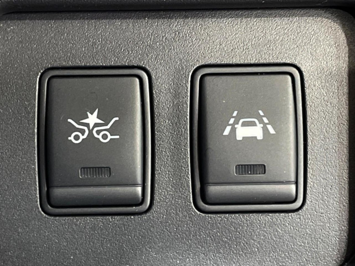 2015 Nissan Serena DAA-HFC26 (UW-6a20ec3663174)[21]