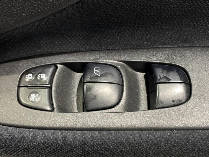 2015 Nissan Serena DAA-HFC26 (UW-6a20ec3663174)[20]