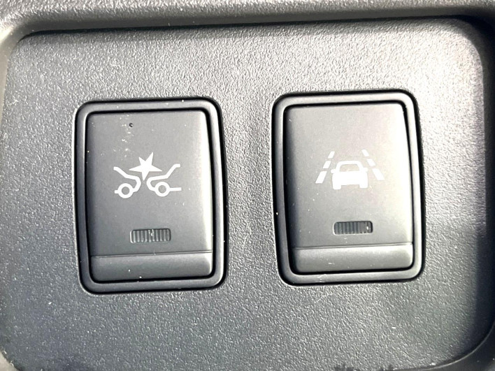 2014 Nissan Serena DAA-HFC26 (UW-6a20ec366831d)[16]