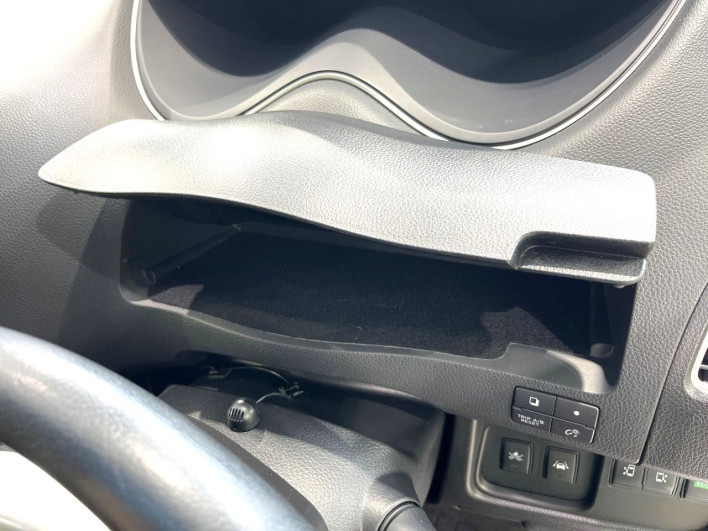 2014 Nissan Serena DAA-HFC26 (UW-6a20ec366831d)[14]