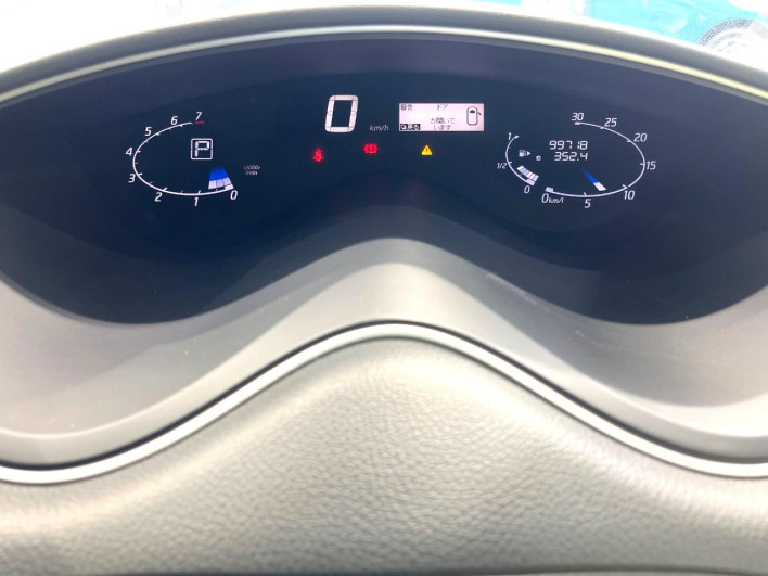 2014 Nissan Serena DAA-HFC26 (UW-6a20ec366831d)[21]