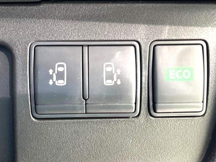 2014 Nissan Serena DAA-HFC26 (UW-6a20ec366831d)[15]