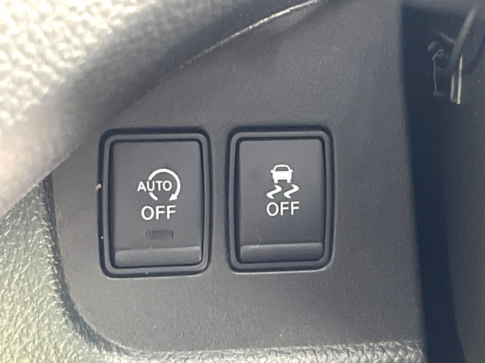 2014 Nissan Serena DAA-HFC26 (UW-6a20ec366831d)[19]