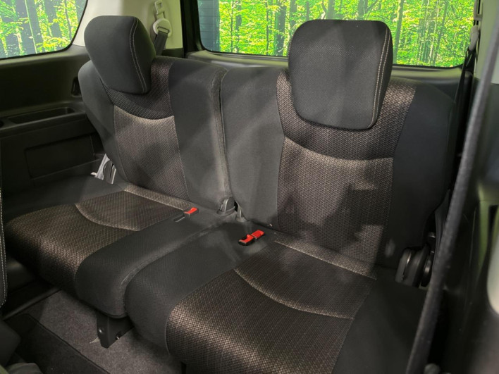 2015 Nissan Serena DAA-HFC26 (UW-6a20ec369770e)[14]