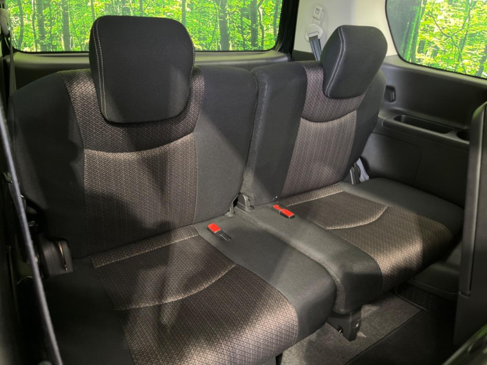 2015 Nissan Serena DAA-HFC26 (UW-6a20ec369770e)[19]
