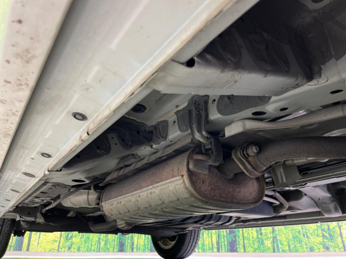 2016 Nissan Serena DAA-HFC26 (UW-6a20ec38daf91)[21]