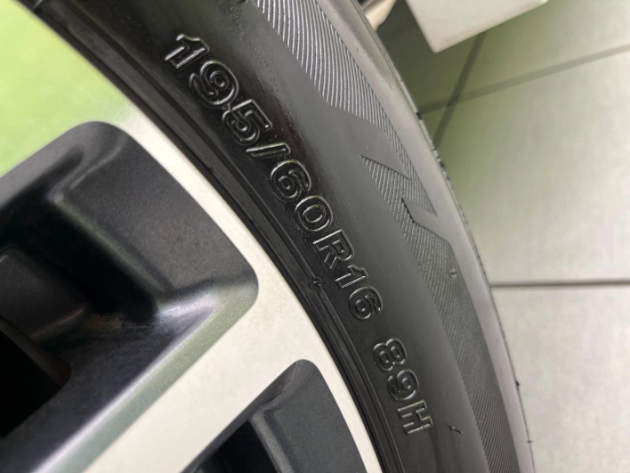 2016 Nissan Serena DAA-HFC26 (UW-6a20ec38daf91)[17]