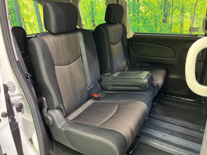 2016 Nissan Serena DAA-HFC26 (UW-6a20ec38daf91)[25]