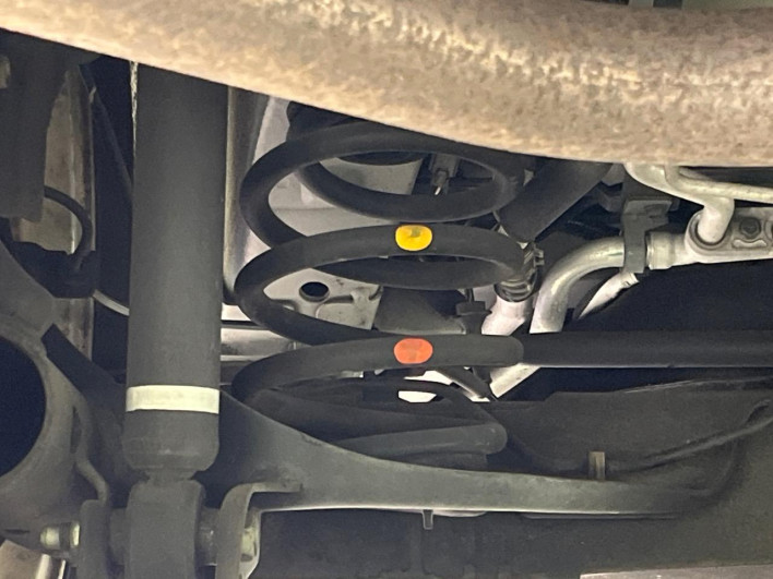 2016 Nissan Serena DAA-HFC26 (UW-6a20ec38daf91)[20]